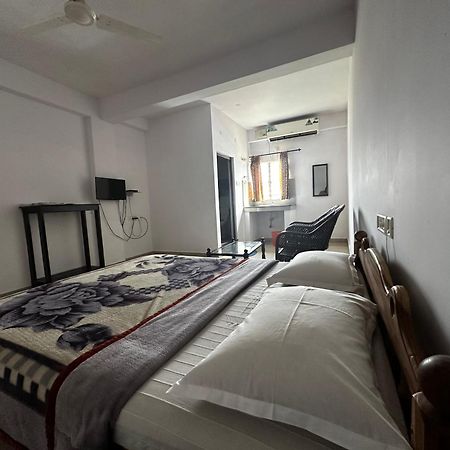 Dubai Hotel & Restaurant Kumarakom Eksteriør bilde
